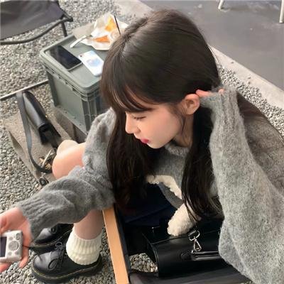 蓝天花朵